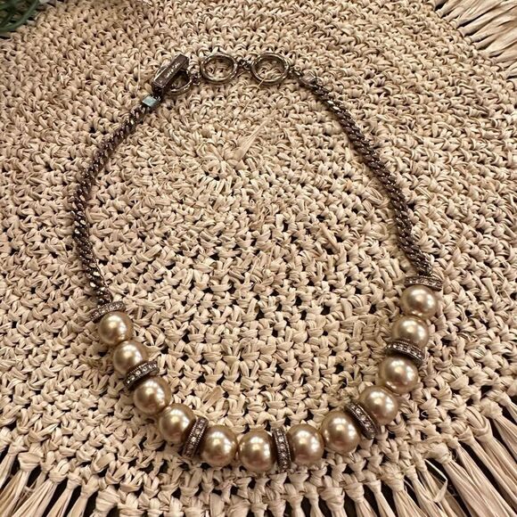 GIVENCHY Women’s 3-pc faux pearl necklace earrings and bracelet set rose beige - Picture 2 of 11